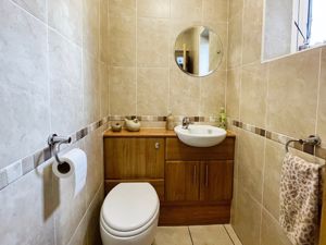 Downstairs wc- click for photo gallery